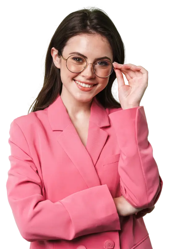 Imagen de una abogada virtual de MIGRALAW, una mujer profesional, sonriente, utilizando auriculares y mirando a una pantalla de computadora. En el fondo, se ve un diseño gráfico de un globo terráqueo digital y varios iconos de documentos y formularios migratorios