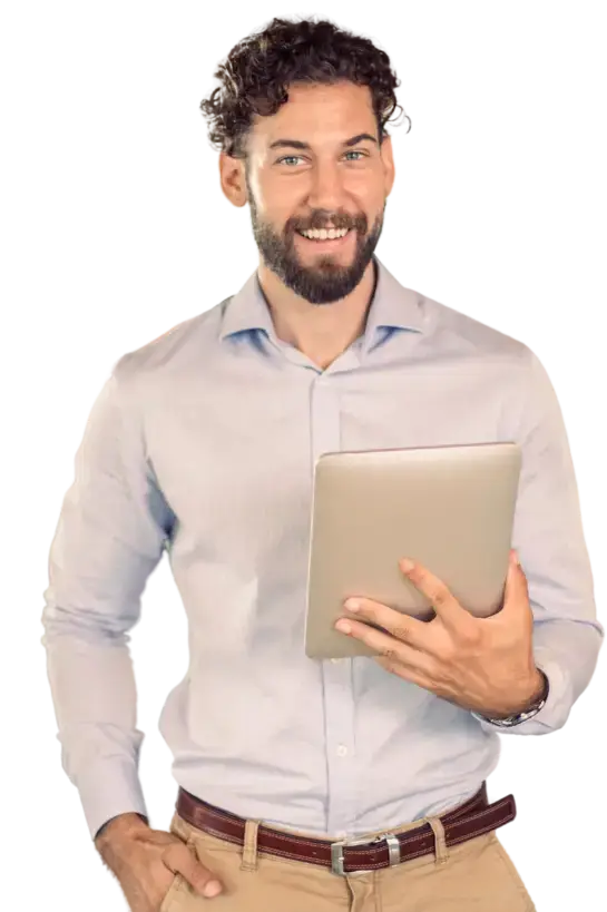 Hombre usando iPad, cliente satisfecho de MIGRALAW